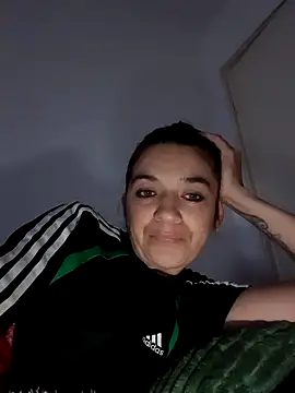 Snapshot of alinaalinutzq chatting on 10/13/25, 09:05 alinaalinutzq online show from 10/13/25, 09:05