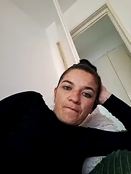 Snapshot of alinaalinutzq chatting on 09/11/25, 10:48 alinaalinutzq online show from 09/11/25, 10:48