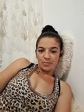 Snapshot of alinaalinutzq chatting on 09/23/25, 06:04 alinaalinutzq online show from 09/23/25, 06:04