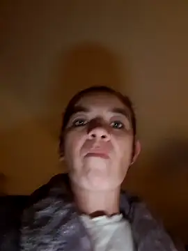 Snapshot of alinaalinutzq chatting on 10/20/25, 05:02 alinaalinutzq online show from 10/20/25, 05:02