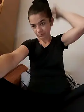 Snapshot of alinaalinutzq chatting on 11/02/25, 07:24 alinaalinutzq online show from 11/02/25, 07:24