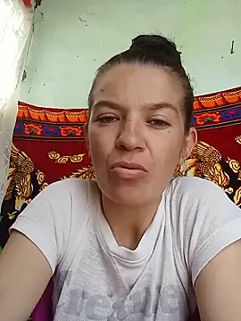 Snapshot of alinaalinutzq chatting on 05/20/26, 11:18 alinaalinutzq online show from 05/20/26, 11:18