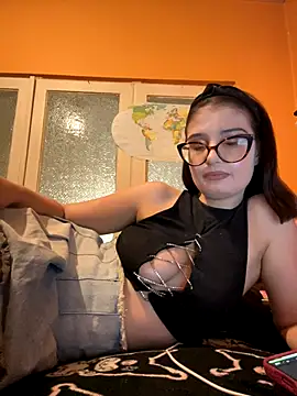 Snapshot of Larra69 chatting on 11/23/25, 05:45 Larra69 online show from 11/23/25, 05:45