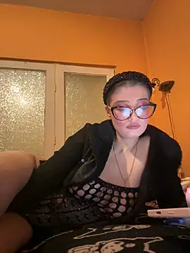 Snapshot of Larra69 chatting on 01/12/26, 06:15 Larra69 online show from 01/12/26, 06:15