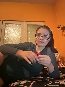 Snapshot of Larra69 chatting on 12/04/25, 05:34 Larra69 online show from 12/04/25, 05:34