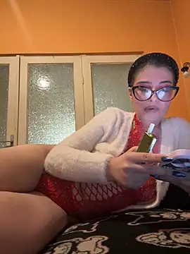 Snapshot of Larra69 chatting on 01/16/26, 06:12 Larra69 online show from 01/16/26, 06:12