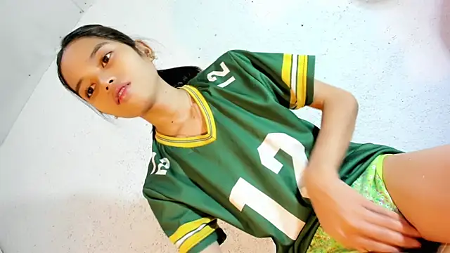 Snapshot of CUTIE_GIRLSX chatting on 06/16/26, 01:33 CUTIE GIRLSX online show from 06/16/26, 01:33