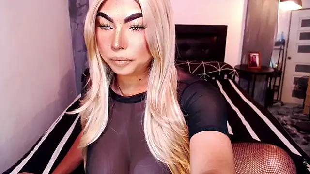 xTrixieMae online show from 09/10/25, 07:18