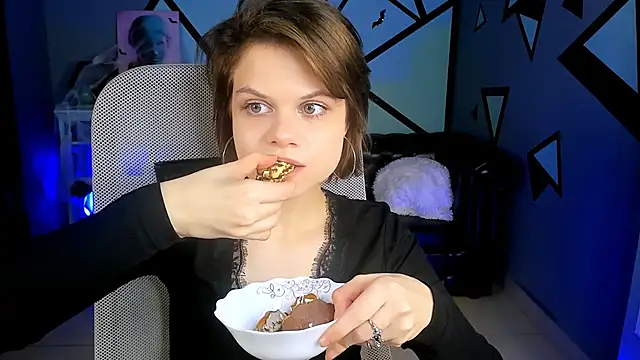 EllieMurler online show from 10/23/25, 01:10