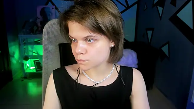 EllieMurler online show from 10/25/25, 09:08