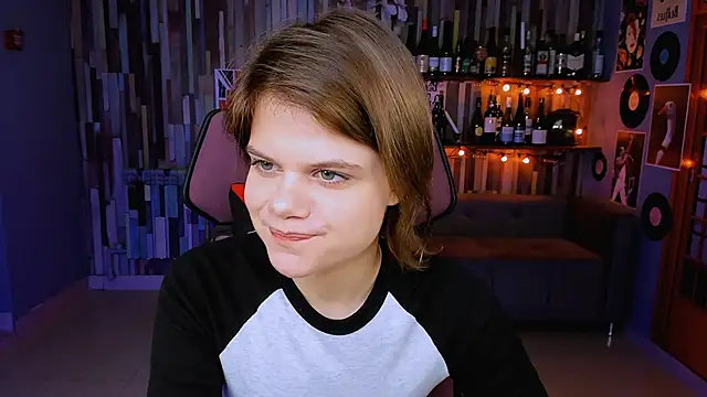 EllieMurler online show from 11/11/25, 09:04