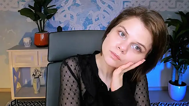 EllieMurler online show from 11/28/25, 09:09