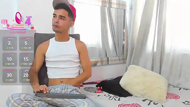 Snapshot of Violet_Dream2 chatting on 10/26/25, 04:51 Violet Dream2 online show from 10/26/25, 04:51