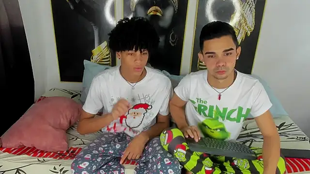 Snapshot of Violet_Dream2 chatting on 12/14/25, 04:45 Violet Dream2 online show from 12/14/25, 04:45