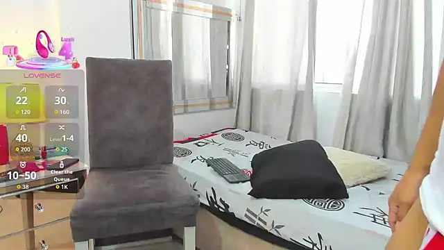 Snapshot of Violet_Dream2 chatting on 10/24/25, 09:14 Violet Dream2 online show from 10/24/25, 09:14