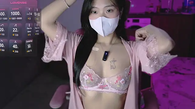 Phuong Bee online show from 03/13/26, 02:22