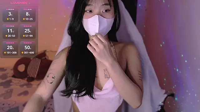 Snapshot of Phuong_Bee chatting on 09/23/25, 12:45 Phuong Bee online show from 09/23/25, 12:45
