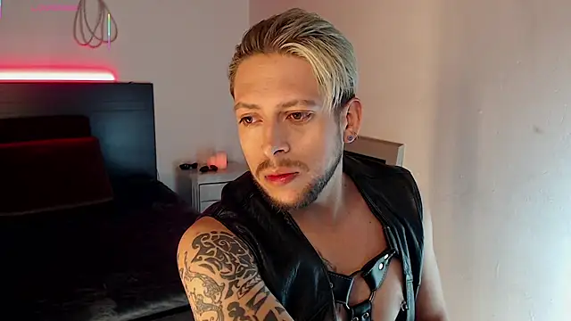 Snapshot of MaaxxxRider chatting on 11/01/25, 04:19 MaaxxxRider online show from 11/01/25, 04:19