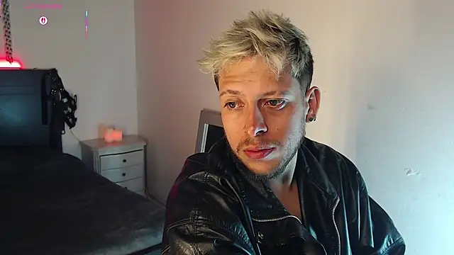 Snapshot of MaaxxxRider chatting on 11/13/25, 05:22 MaaxxxRider online show from 11/13/25, 05:22