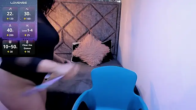 Kiara Cruz   online show from 10/27/25, 08:10