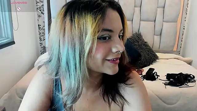 Snapshot of Kiara_Cruz__ chatting on 05/15/26, 07:56 Kiara Cruz online show from 05/15/26, 07:56