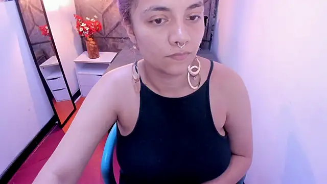 Kiara Cruz   online show from 11/29/25, 08:31