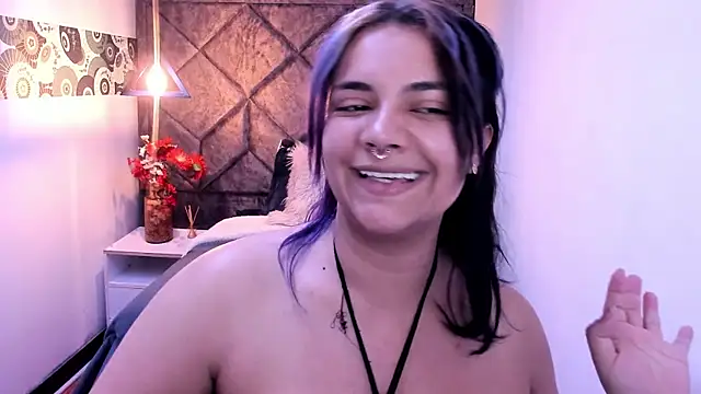 Kiara Cruz   online show from 12/16/25, 08:24