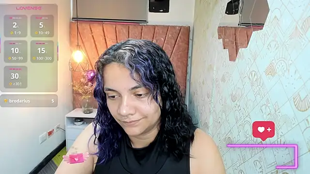 Kiara Cruz   online show from 01/05/26, 08:34