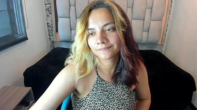Snapshot of Kiara_Cruz__ chatting on 07/15/26, 08:05 Kiara Cruz online show from 07/15/26, 08:05