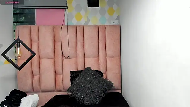 Kiara Cruz   online show from 10/11/25, 08:21