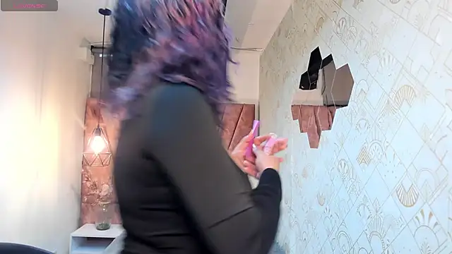 Kiara Cruz   online show from 03/09/26, 07:50