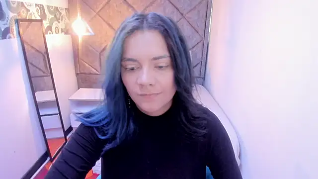 Kiara Cruz   online show from 11/01/25, 08:36