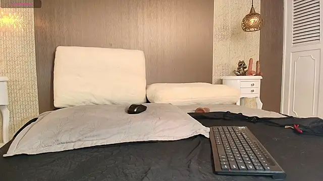 Tiifany Baker online show from 11/30/25, 07:53