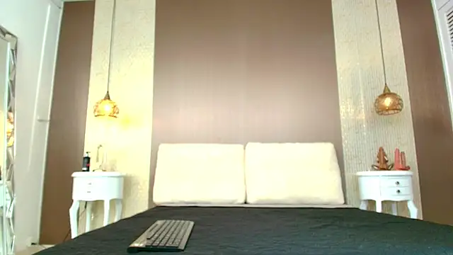 Tiifany Baker online show from 11/04/25, 07:50