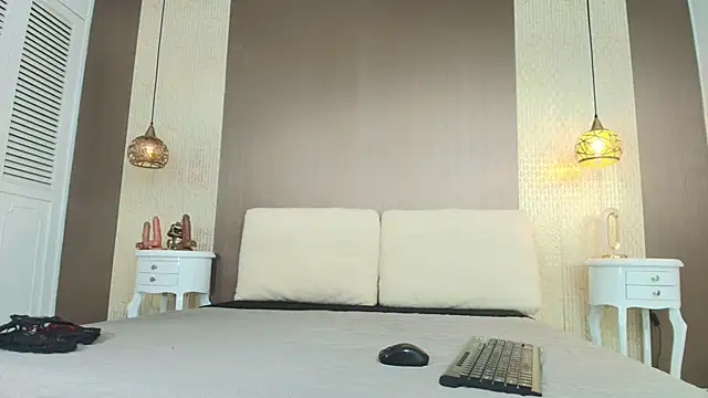 Tiifany Baker online show from 01/12/26, 08:04