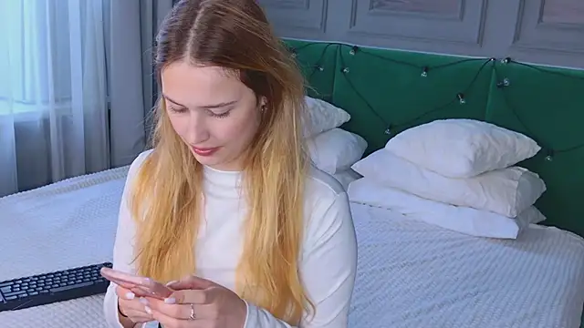 Sofii Ly online show from 09/24/25, 05:47