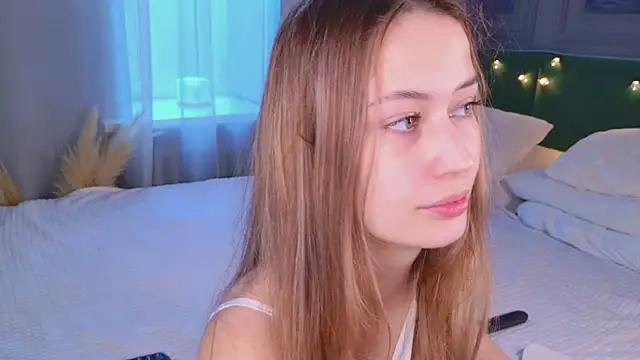 Sofii Ly online show from 10/17/25, 06:06