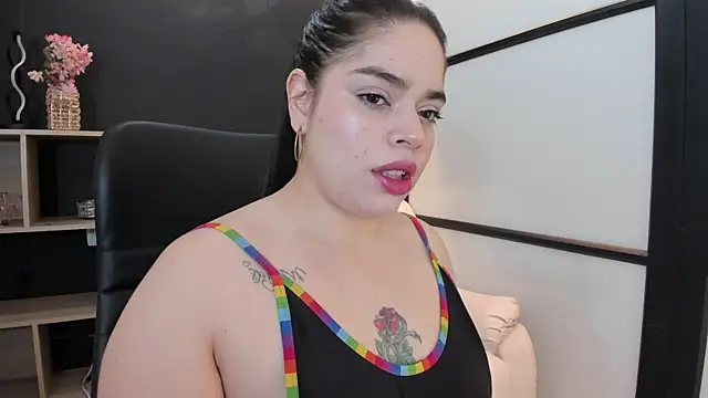 Snapshot of sunnypaytton chatting on 09/17/25, 12:51 sunnypaytton online show from 09/17/25, 12:51