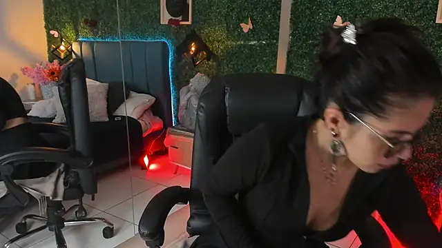 Linagh  online show from 03/19/26, 11:32