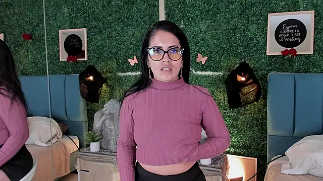 Snapshot of Linagh_ chatting on 11/29/25, 01:55 Linagh online show from 11/29/25, 01:55