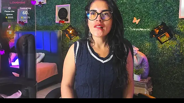 Snapshot of Linagh_ chatting on 11/04/25, 11:47 Linagh online show from 11/04/25, 11:47