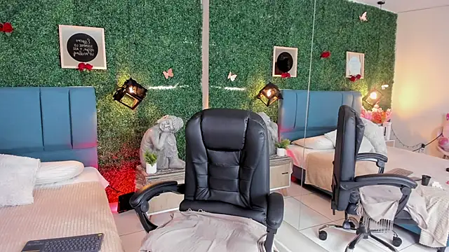 Snapshot of Linagh_ chatting on 12/16/25, 11:36 Linagh online show from 12/16/25, 11:36