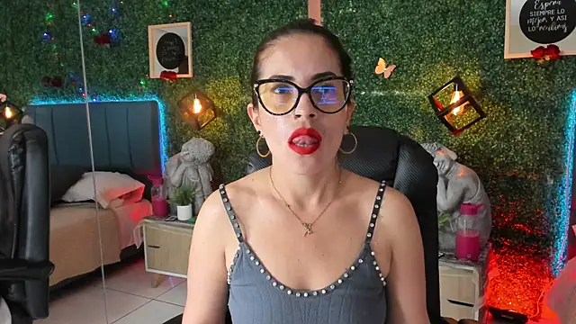 Snapshot of Linagh_ chatting on 05/15/26, 11:30 Linagh online show from 05/15/26, 11:30