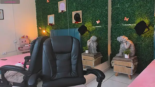 Snapshot of Linagh_ chatting on 11/01/25, 12:10 Linagh online show from 11/01/25, 12:10