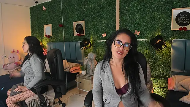 Snapshot of Linagh_ chatting on 12/01/25, 12:06 Linagh online show from 12/01/25, 12:06