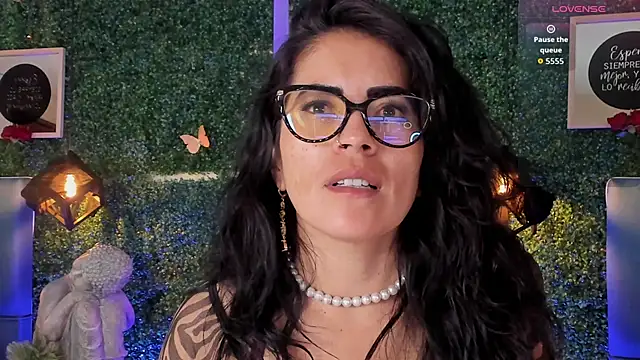 Snapshot of Linagh_ chatting on 12/05/25, 11:31 Linagh online show from 12/05/25, 11:31