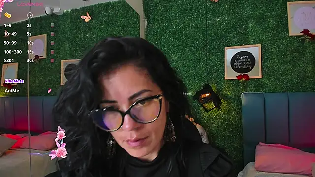 Snapshot of Linagh_ chatting on 11/15/25, 11:47 Linagh online show from 11/15/25, 11:47