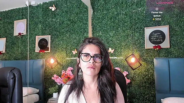 Snapshot of Linagh_ chatting on 10/16/25, 11:29 Linagh online show from 10/16/25, 11:29