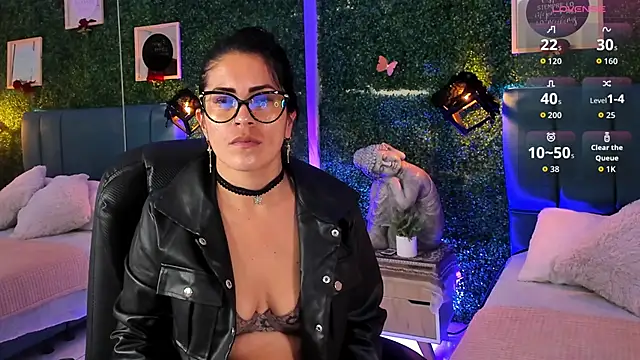 Snapshot of Linagh_ chatting on 11/21/25, 11:53 Linagh online show from 11/21/25, 11:53