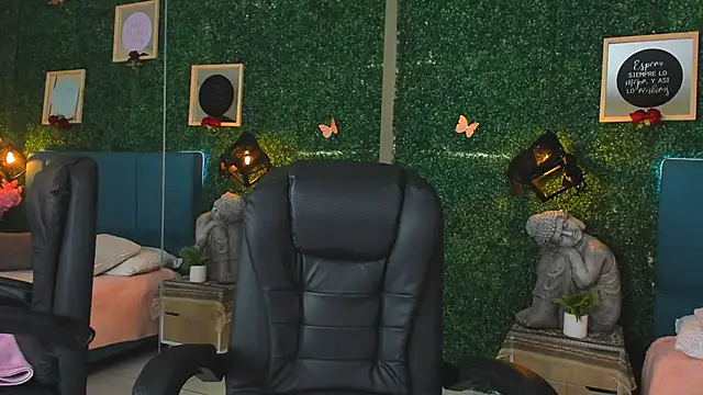 Snapshot of Linagh_ chatting on 10/25/25, 02:28 Linagh online show from 10/25/25, 02:28